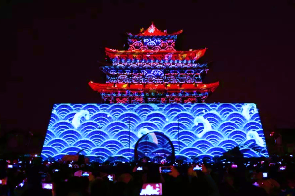 當(dāng)場(chǎng)看傻！點(diǎn)光源這個(gè)“變裝”動(dòng)作“美翻”一條街